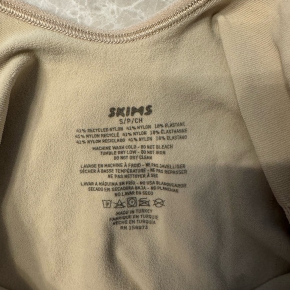 SKIMS SEAMLESS SCULPT THONG BODYSUIT - Picture 4 of 10